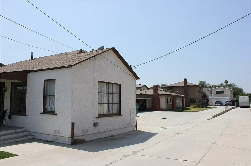 4 bed, 2.5 bath, 2000 sqft, $4,400 — Photo 3