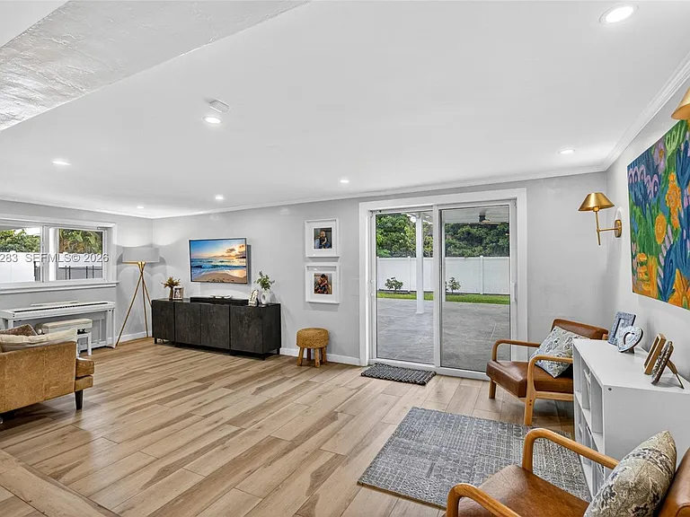 410 SW 55th Ave — Photo 18