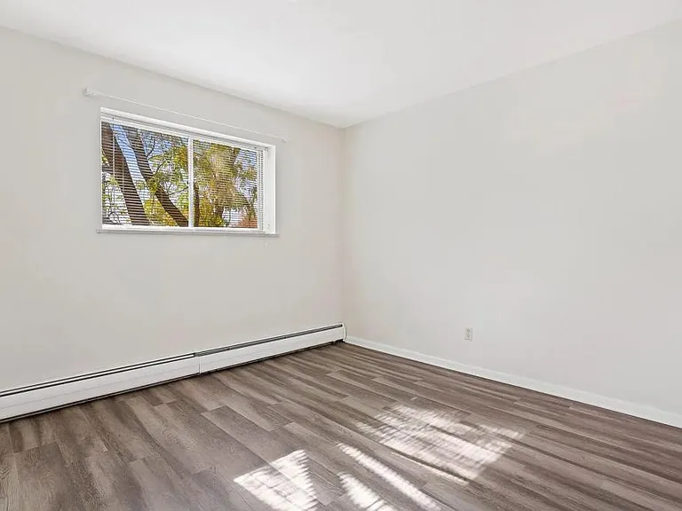 515 Riverview Dr #204 — Photo 7