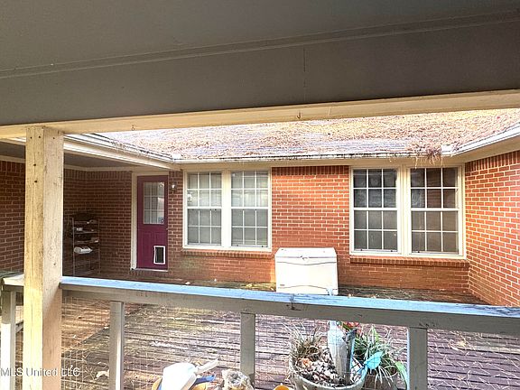 3rd image of 138 Eltonwoods Dr