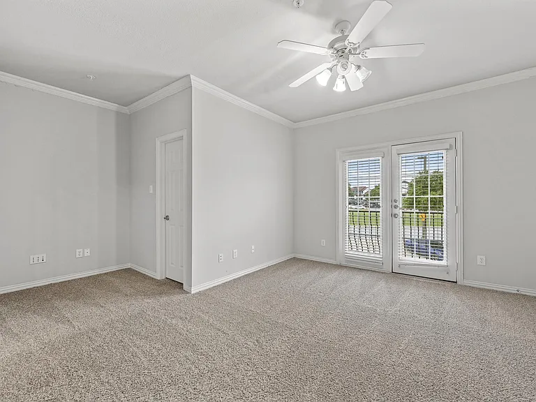 4404 Honfleur Ct — Photo 35