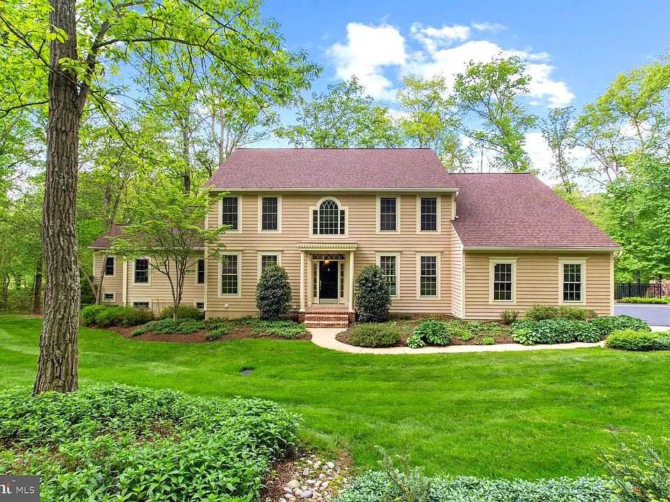 1st image of 600 Quiet Oaks Ln