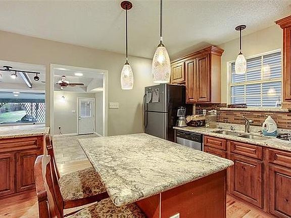 4th image of 6077 Kuebel Dr