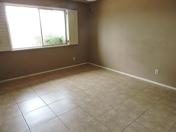 4th image of 2908 W Palmaire Ave