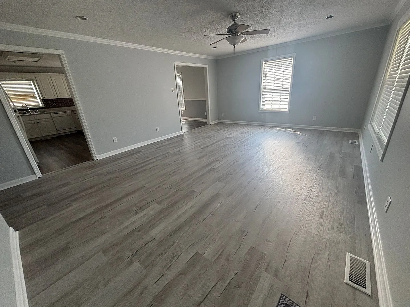Beautiful 3-Bedroom Home in Lyman Available Now! — Photo 4