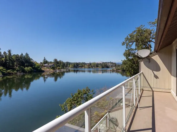 67 Gorge Rd W #3, Saanich, BC V9A 1L9