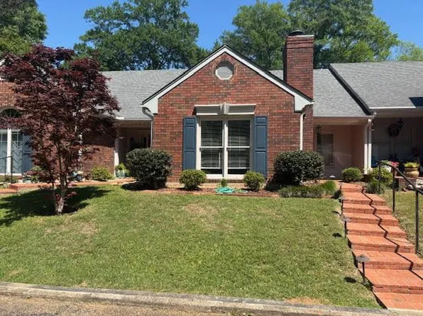 138 Woodland Ridge Dr, McComb, MS 39648