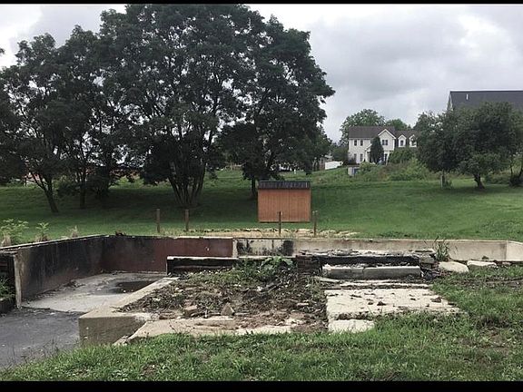 3rd image of 103 Hilton Dr