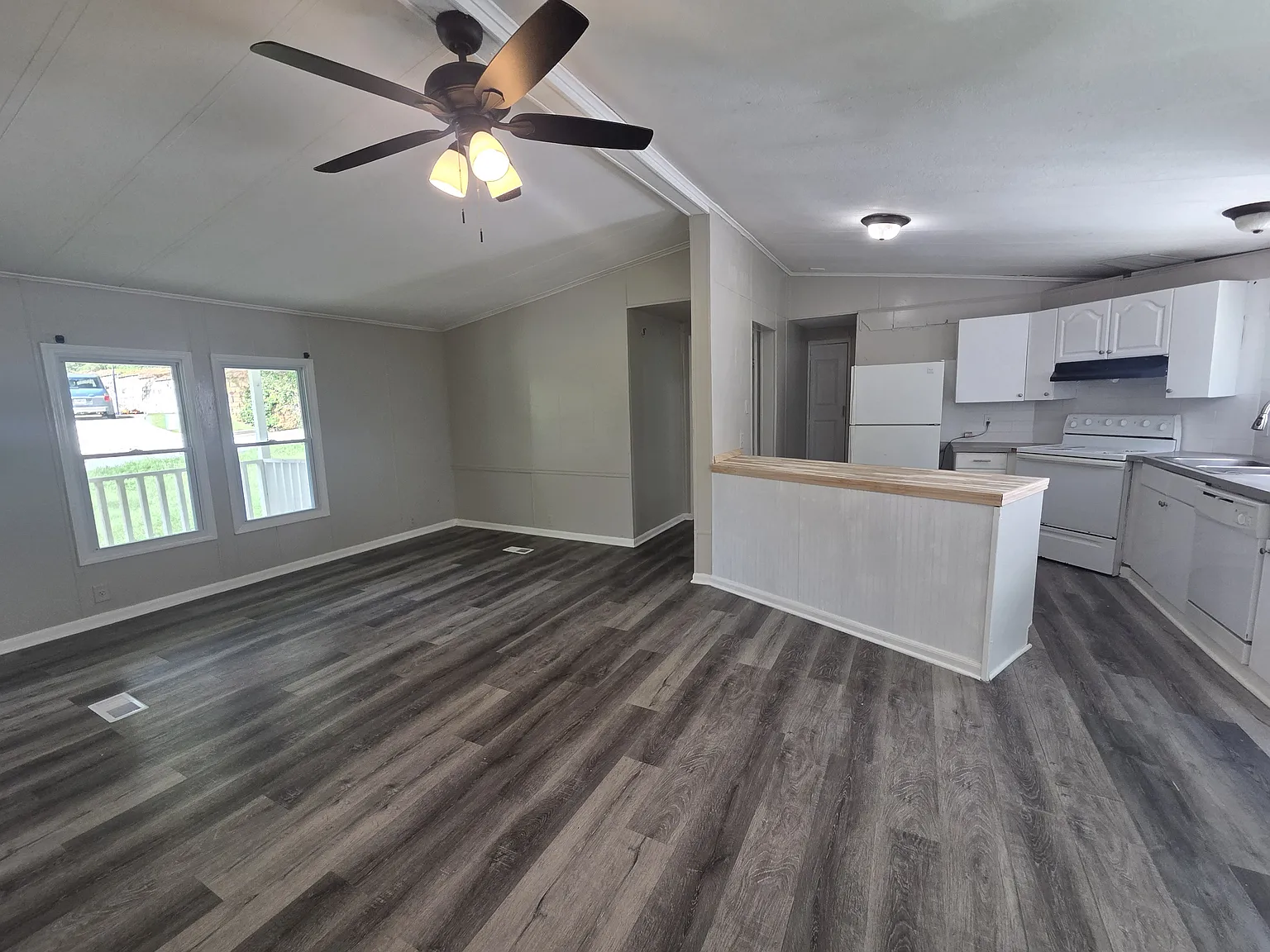 3 bed, 1327 sqft, $1,890 — Photo 2