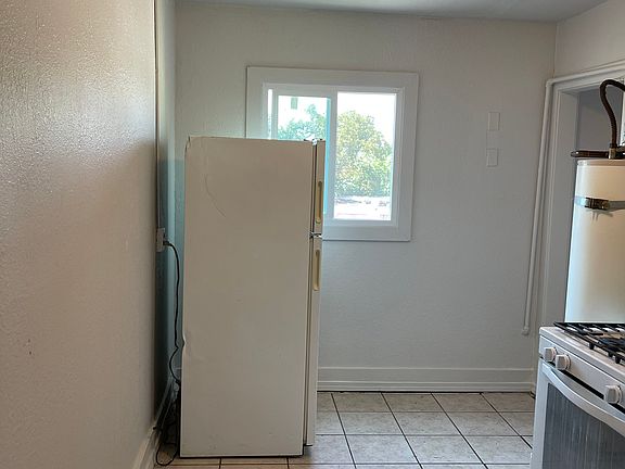 3rd image of 545 N California St #11