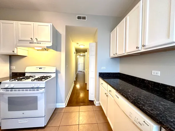 2807 N Kedzie Ave #2, Chicago, IL 60618