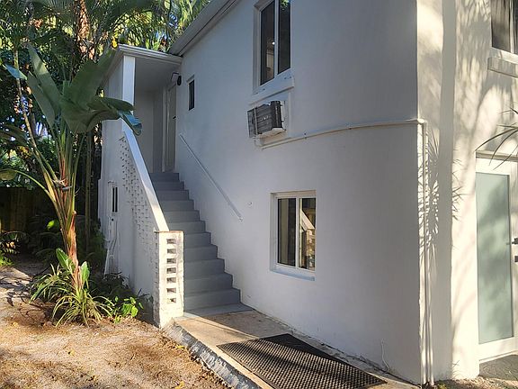 4th image of 2824 SW 14th St #2