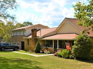 1457 Vago Rd, Maxwelton, WV 24957