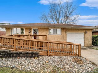 853 Champaign Rd, Lincoln Park, MI 48146