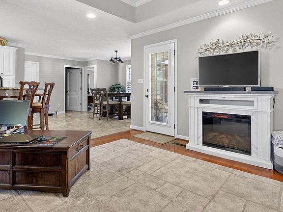 5th image of 694 Pine Haven Dr