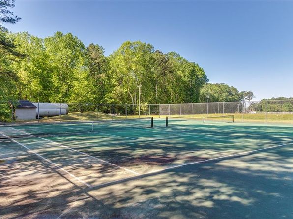 48 Oyster Cove Lndg, Hartfield, VA 23071