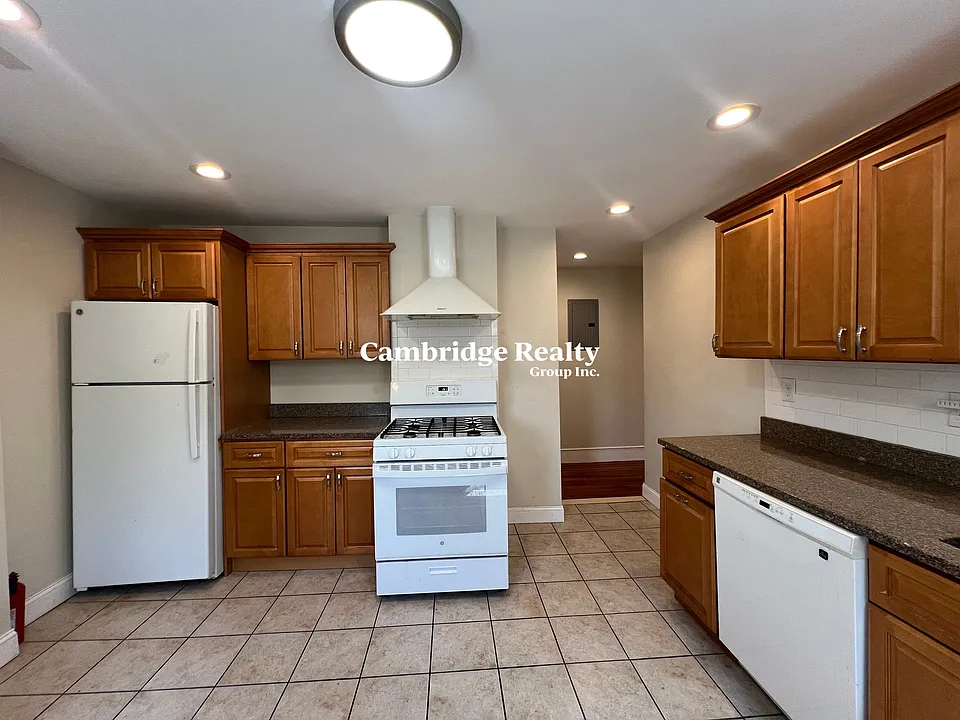 69 Newton St #2L