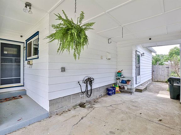 3rd image of 7963 Burgundy Ln