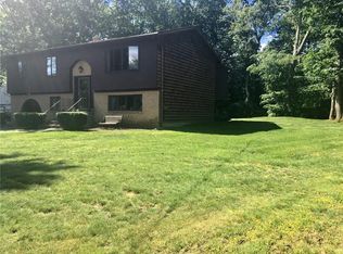8 Hickory Ln, Smithfield, RI 02828