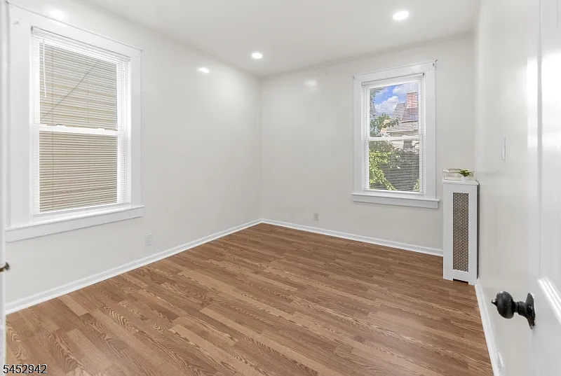 3 bed, 1.0 bath, $2,400 — Photo 3