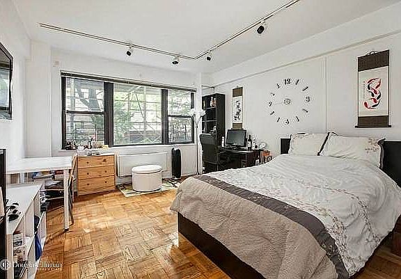 3rd image of 240 E 46th St APT 1D