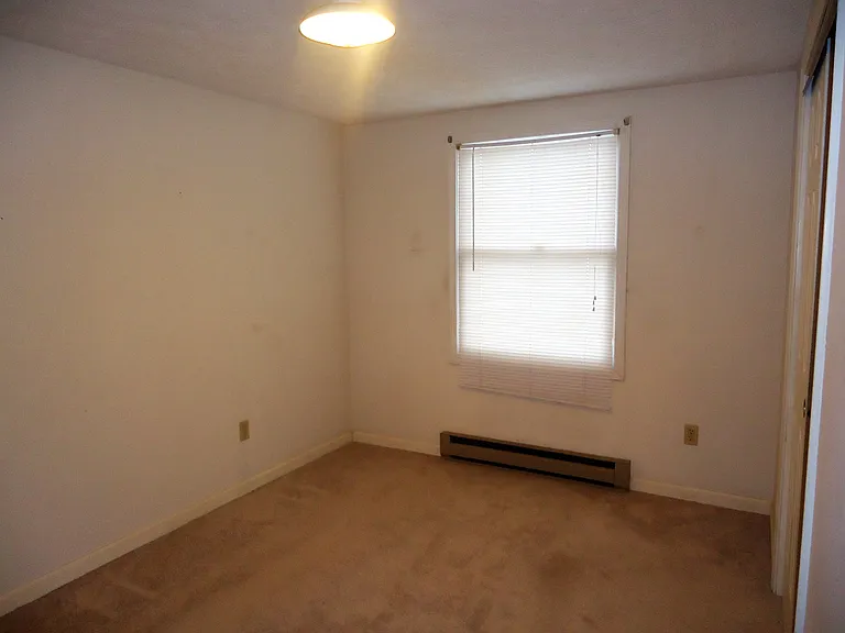 212 E Fairfax St — Photo 7