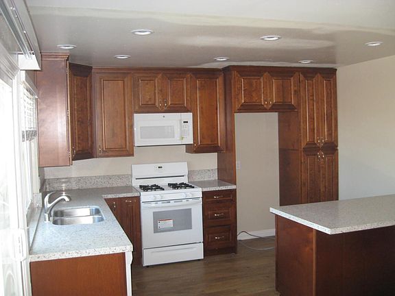 2nd image of 10950 Avenida Del Gato