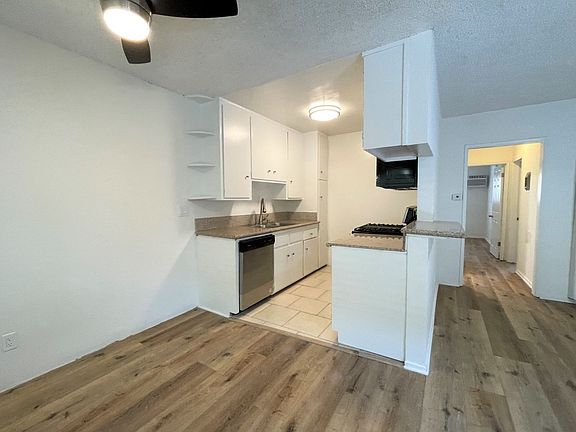 5th image of 1825 Beloit Ave #68-01