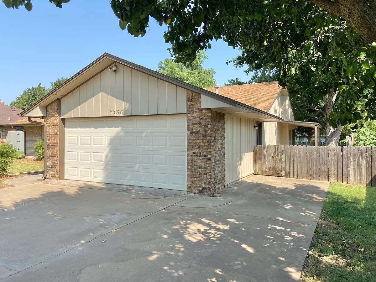 Building Photo - 2056 Buggy Whip Ln