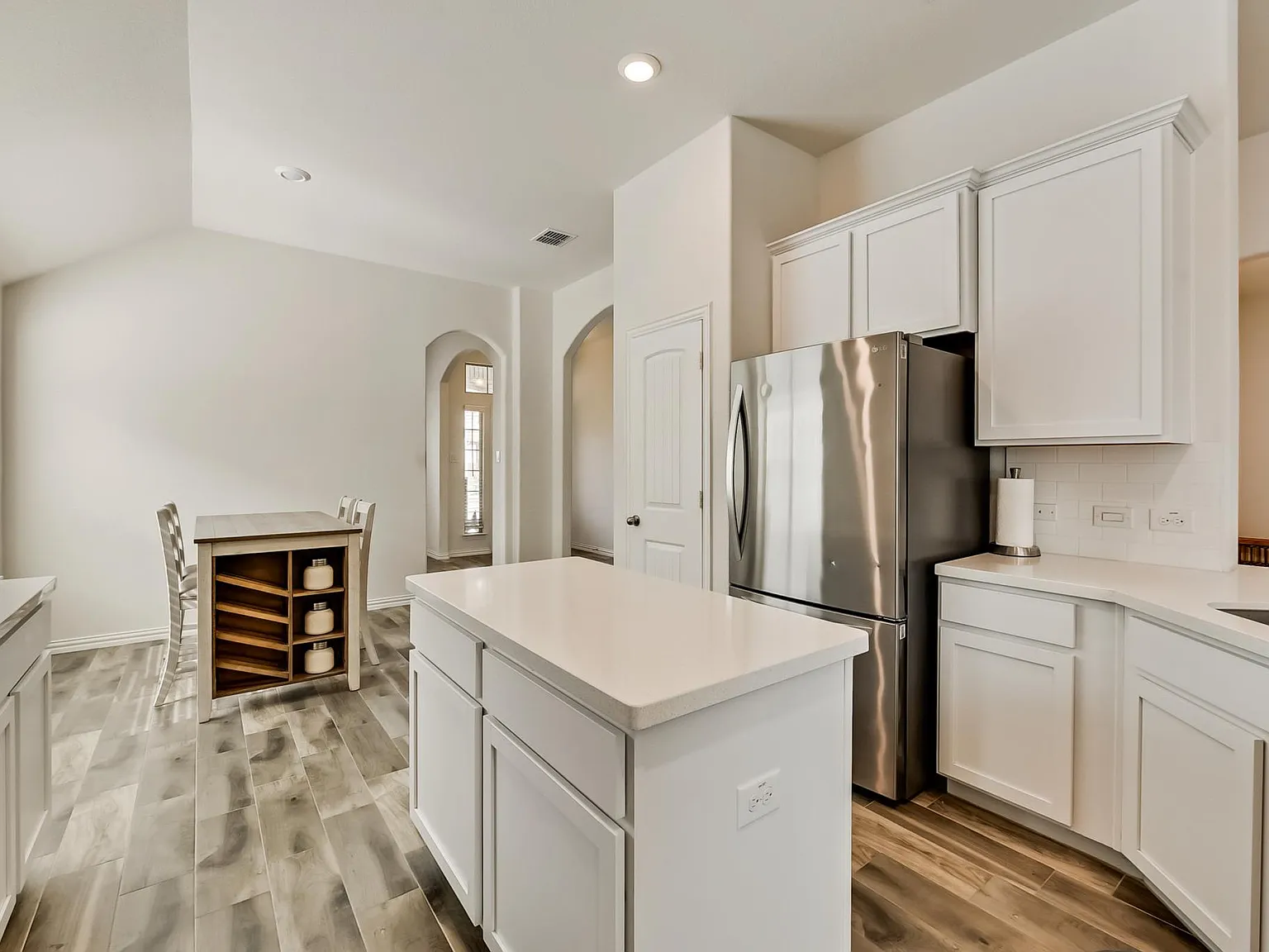 3 bed, 2067 sqft, $2,100 — Photo 4