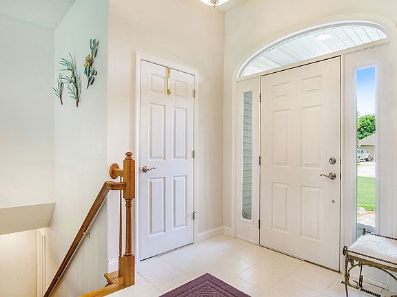 2nd image of 60689 Creekstone Ct