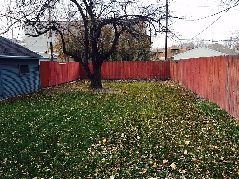 852 S Roberta St — Photo 10