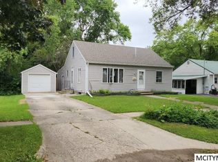 507 S 9th St, Clear Lake, IA 50428