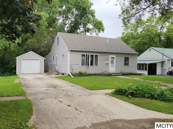 507 S 9th St, Clear Lake, IA 50428