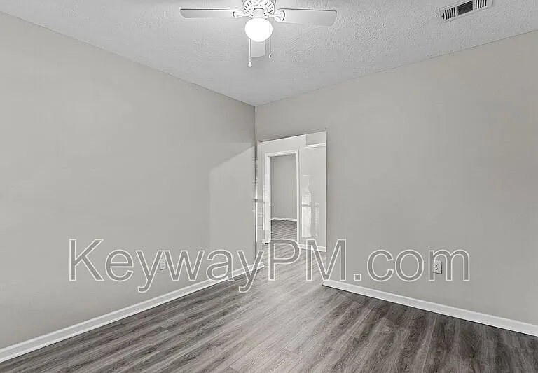 1120 Dodge Ln #10 — Photo 2