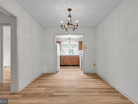 5th image of 2086 Walnut St