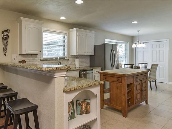 3rd image of 3517 Lawndale Ave