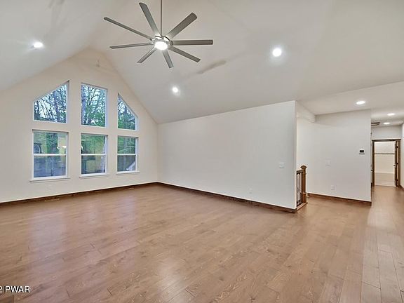 2nd image of 104 Lantern Ct