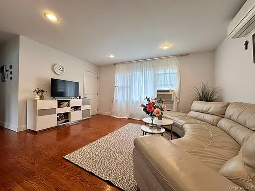 133 Railroad Ave #2 Photo 1