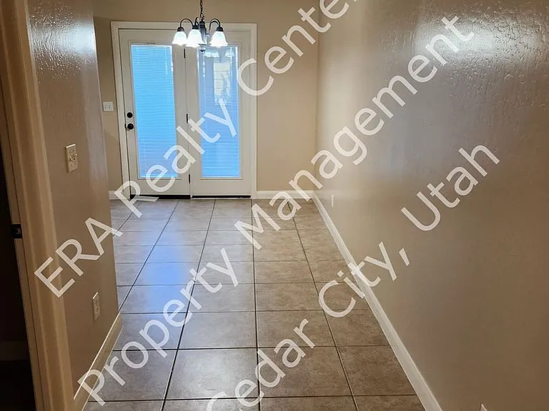 370 W 1425 N #5 — Photo 4
