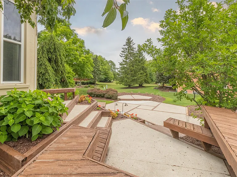 24084 Westmont Dr — Photo 45