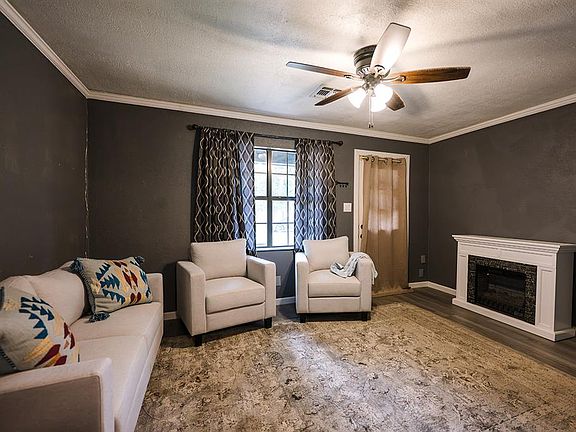 3rd image of 527 N Elm St