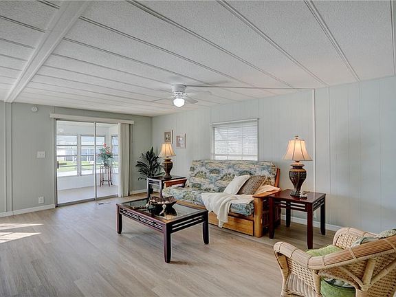 3rd image of 904 Pecan Cir