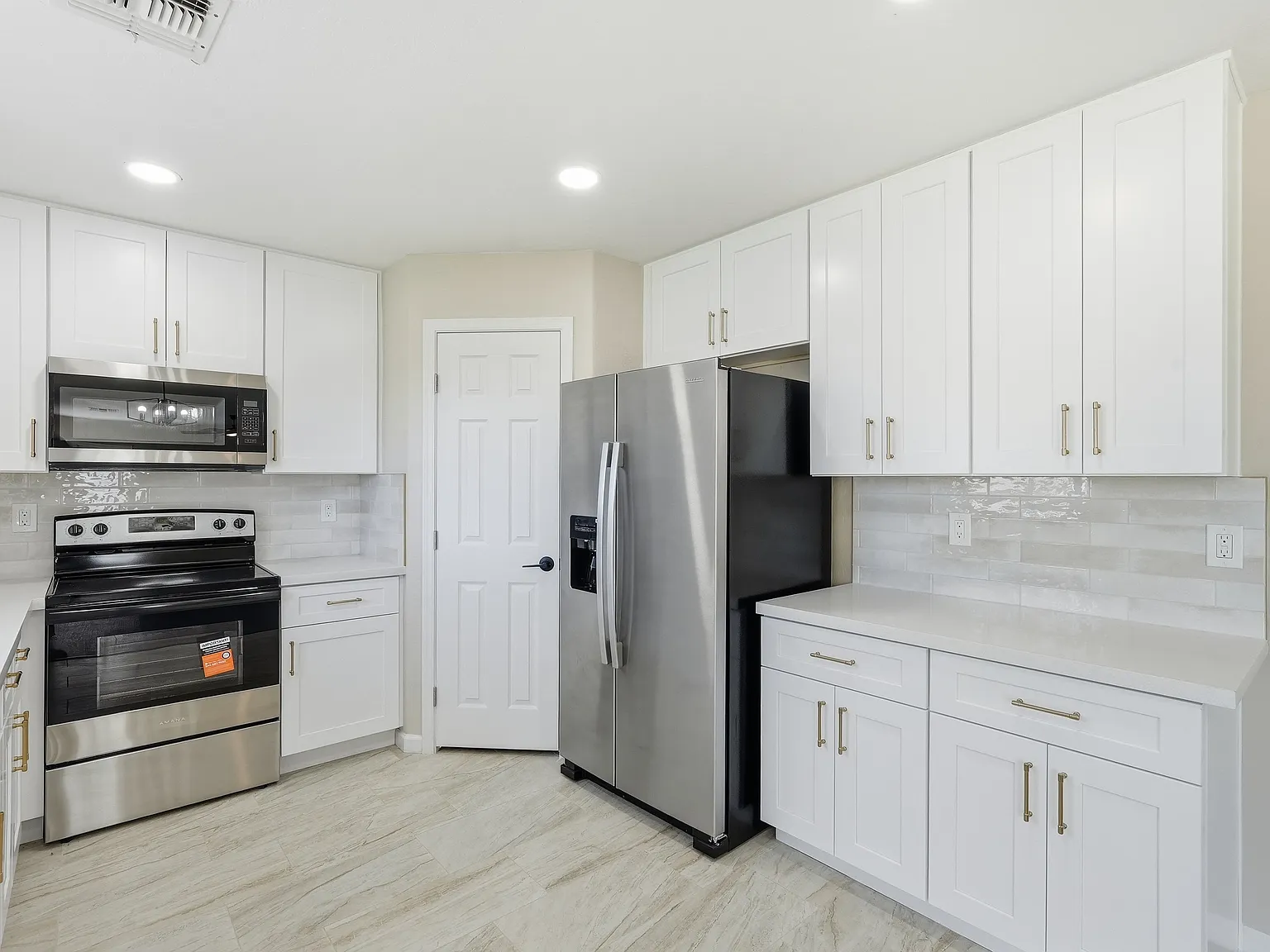 4 bed, 2037 sqft, $2,500 — Photo 3