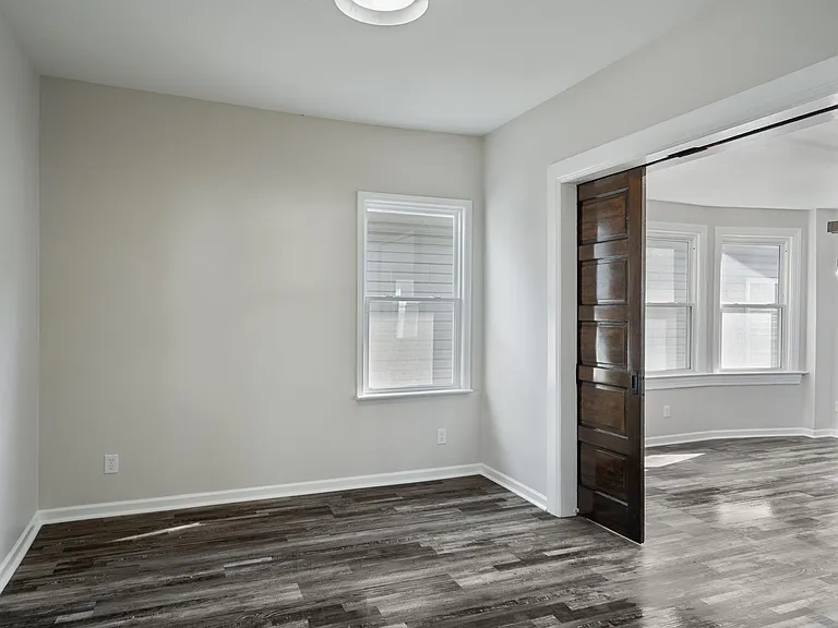 2754 Holmes St — Photo 11