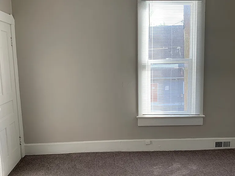 1053 Villa Ave — Photo 8