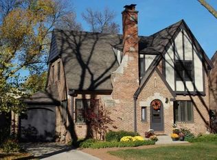 4943 N Woodburn St, Whitefish Bay, WI 53217