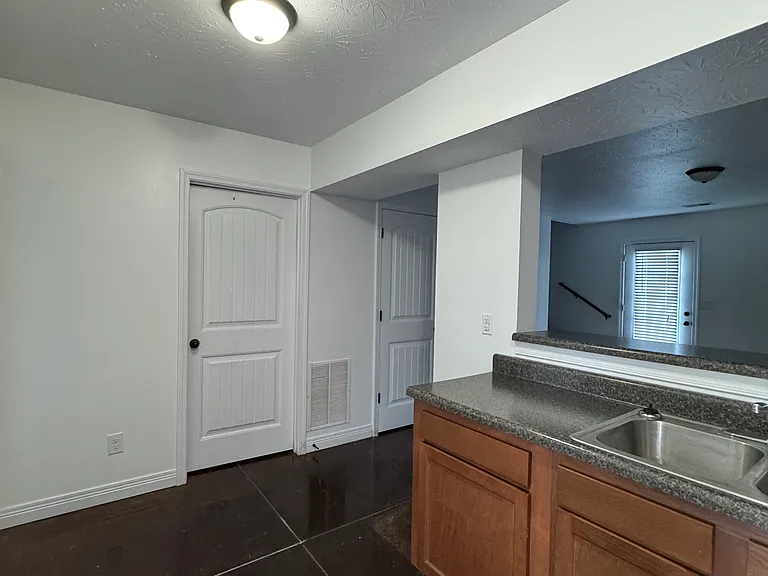 1051 Bratton Br #20 — Photo 12