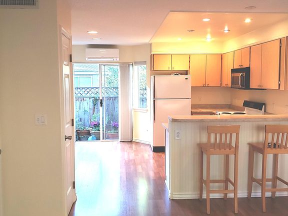 2nd image of 1739 Siskiyou Blvd