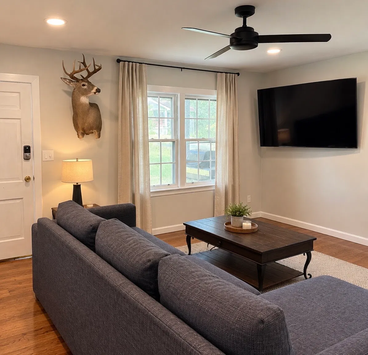 2 bed, 900 sqft, $1,800 — Photo 1